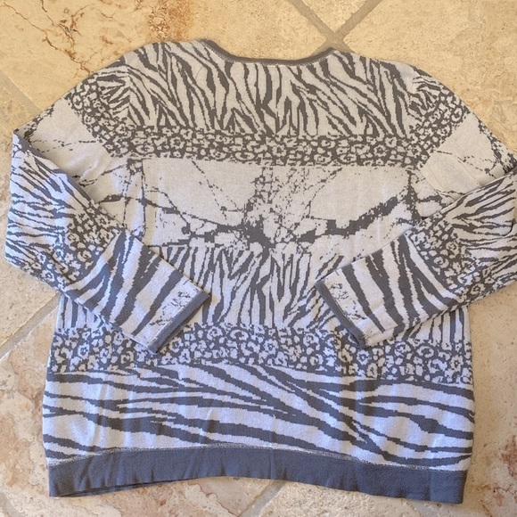 Chico's Sweater Women’s 3/XL Marble printed lightweight Pullover silver thread - Picture 4 of 11